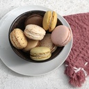 8 macarons