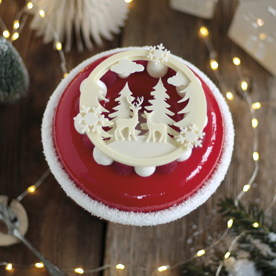 Couronne de Noël, fruits rouges, épices