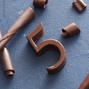 [002141*] Chiffre en chocolat n°5