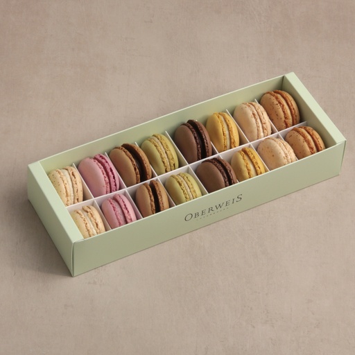 [011147*] Assortiment de 16 macarons