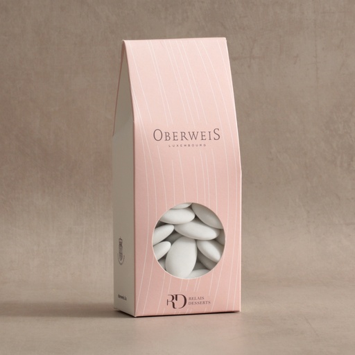 [012433*] Dragees with chocolate