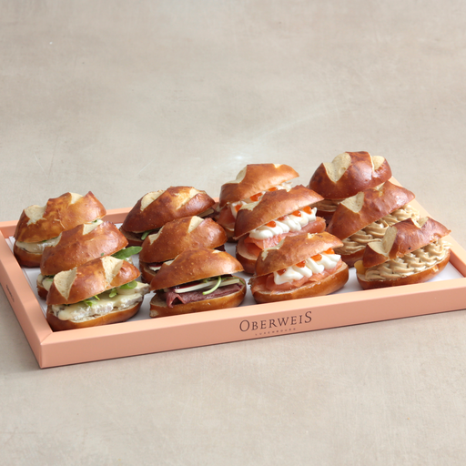 [014655*] Mini pretzel sandwiches