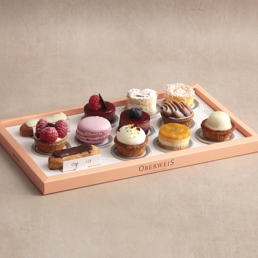 [000026*] Sweet miniature desserts