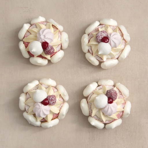 Vacherin-strawberry ice cream tartlet