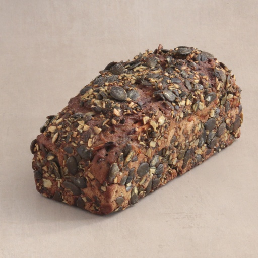 Brot mit Kürbiskerne und Karotten