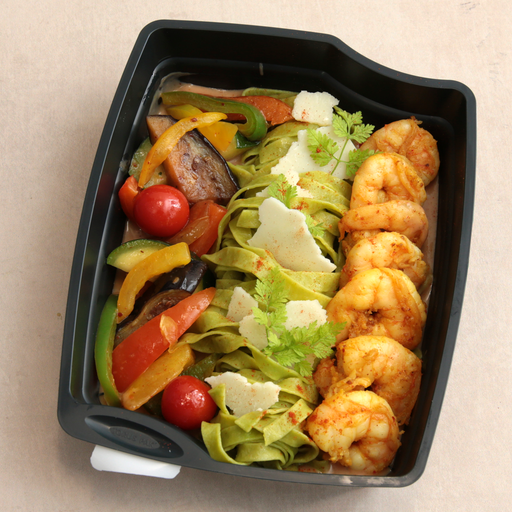 [004600*] Tagliatelle with scampi and vegetables