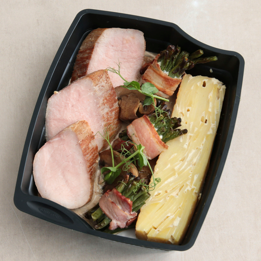 [004675*] Veal filet with cream of mushroom sauce